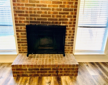 2305 Kingsford Court - Photo Thumbnail 5