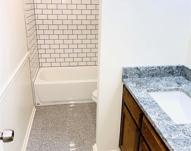 2305 Kingsford Court - Photo Thumbnail 7