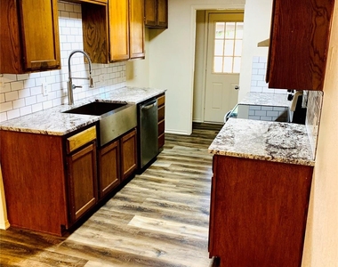 2305 Kingsford Court - Photo Thumbnail 4
