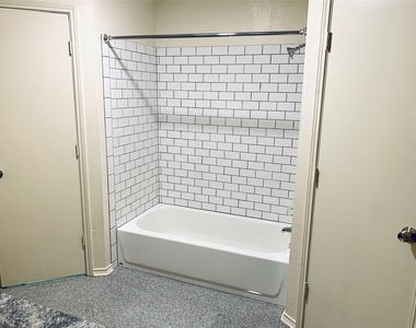 2305 Kingsford Court - Photo Thumbnail 6