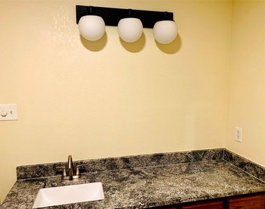 2305 Kingsford Court - Photo Thumbnail 8
