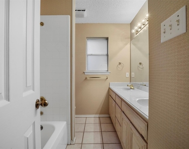 3040 Flamingo Circle - Photo Thumbnail 5
