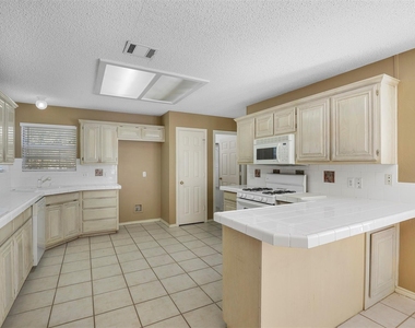 3040 Flamingo Circle - Photo Thumbnail 12