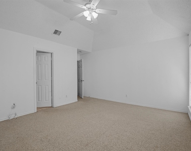 3040 Flamingo Circle - Photo Thumbnail 8