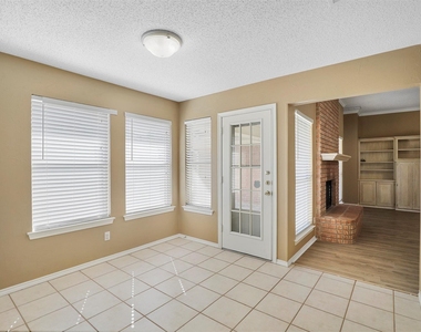 3040 Flamingo Circle - Photo Thumbnail 2