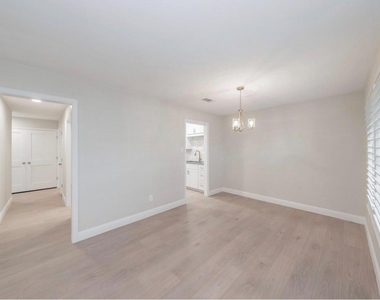 4904 Arborlawn Drive - Photo Thumbnail 5