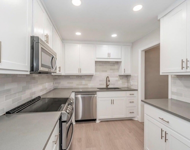 4904 Arborlawn Drive - Photo Thumbnail 10