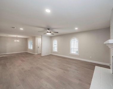 4904 Arborlawn Drive - Photo Thumbnail 3
