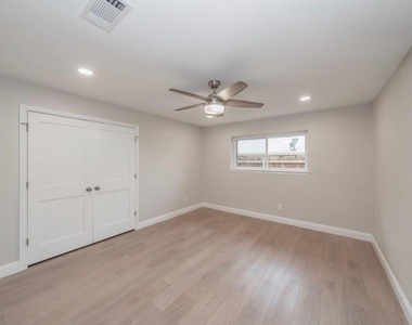 4904 Arborlawn Drive - Photo Thumbnail 19
