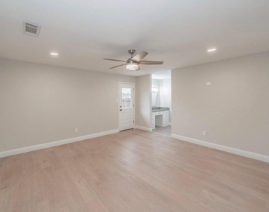 4904 Arborlawn Drive - Photo Thumbnail 12