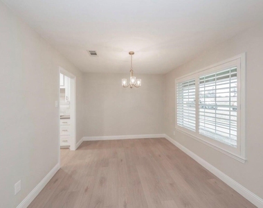 4904 Arborlawn Drive - Photo Thumbnail 4