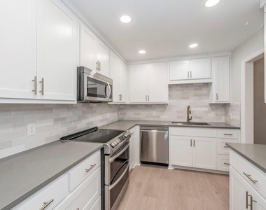 4904 Arborlawn Drive - Photo Thumbnail 8