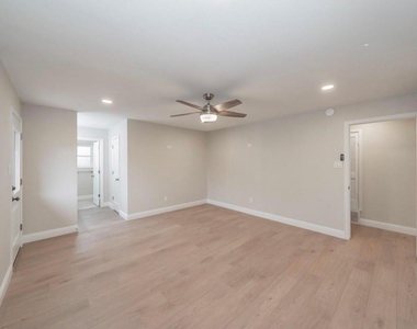 4904 Arborlawn Drive - Photo Thumbnail 13