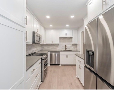4904 Arborlawn Drive - Photo Thumbnail 9