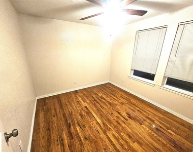 1921 W 10th Street - Photo Thumbnail 17