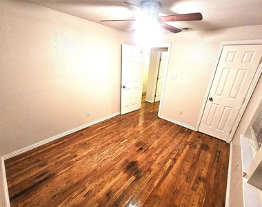 1921 W 10th Street - Photo Thumbnail 13