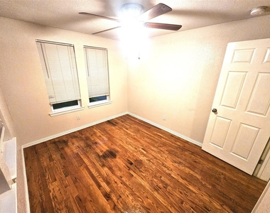 1921 W 10th Street - Photo Thumbnail 12