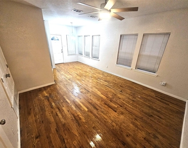 1921 W 10th Street - Photo Thumbnail 3