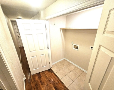 1921 W 10th Street - Photo Thumbnail 14