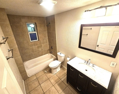 1921 W 10th Street - Photo Thumbnail 8