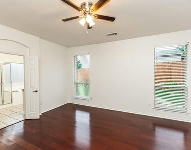 9901 Bend Court - Photo Thumbnail 8