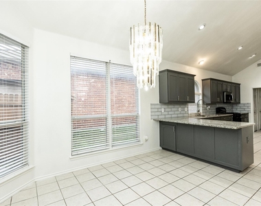 9901 Bend Court - Photo Thumbnail 7