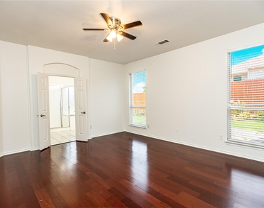 9901 Bend Court - Photo Thumbnail 9