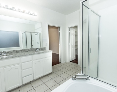 9901 Bend Court - Photo Thumbnail 10