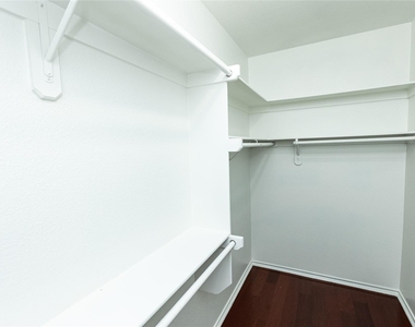 9901 Bend Court - Photo Thumbnail 12