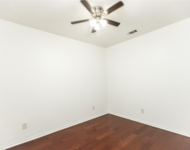9901 Bend Court - Photo Thumbnail 14