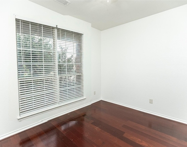9901 Bend Court - Photo Thumbnail 16