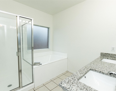 9901 Bend Court - Photo Thumbnail 11