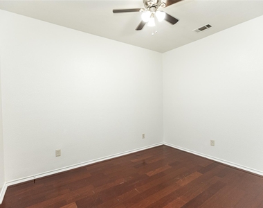 9901 Bend Court - Photo Thumbnail 15