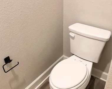 604 Harbor Oaks Drive - Photo Thumbnail 24