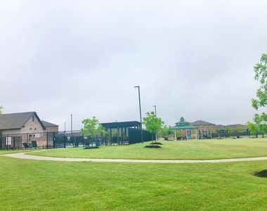 604 Harbor Oaks Drive - Photo Thumbnail 29