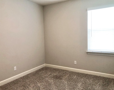 604 Harbor Oaks Drive - Photo Thumbnail 20
