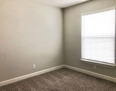 604 Harbor Oaks Drive - Photo Thumbnail 19