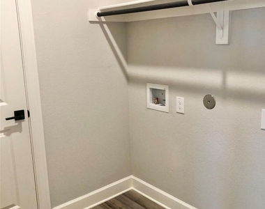 604 Harbor Oaks Drive - Photo Thumbnail 26