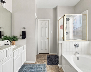 8414 Romanway Drive - Photo Thumbnail 13