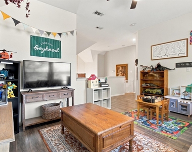 8414 Romanway Drive - Photo Thumbnail 15
