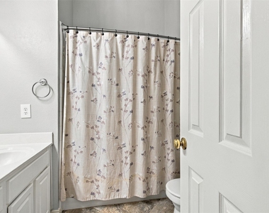 8414 Romanway Drive - Photo Thumbnail 16