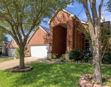 8414 Romanway Drive - Photo Thumbnail 6