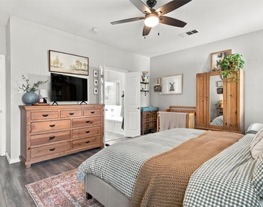 8414 Romanway Drive - Photo Thumbnail 12