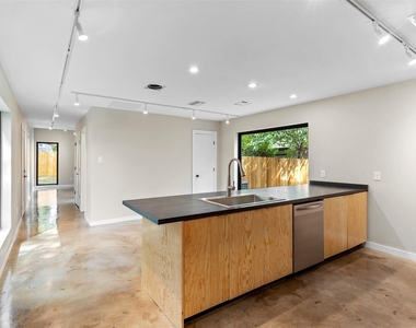 957 Woods Avenue - Photo Thumbnail 3