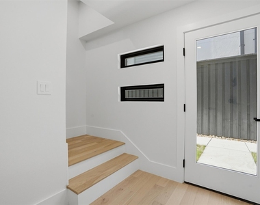 4526 Cabell Drive - Photo Thumbnail 3