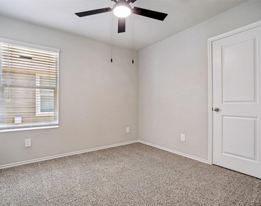 5509 Flannel Lane - Photo Thumbnail 23