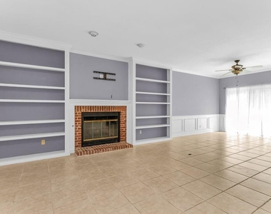 1909 Highland Park Circle - Photo Thumbnail 2