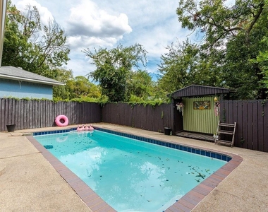 1909 Highland Park Circle - Photo Thumbnail 1