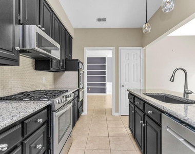 1909 Highland Park Circle - Photo Thumbnail 10