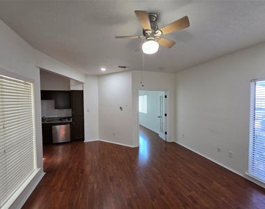 3117 Sondra Drive - Photo Thumbnail 4